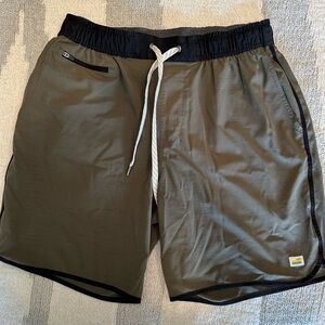 Vuori Banks shorts. Green. Large.